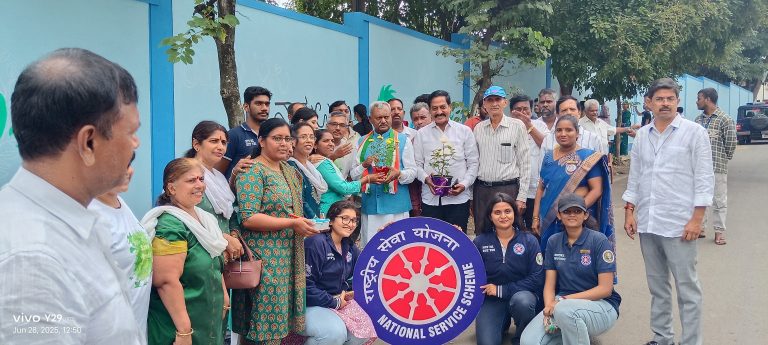 Solidwaste dumpsite wall painting